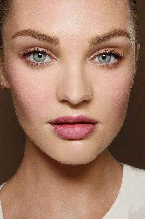 10 Makeup Trends for Autumn / Winter You Need to Try 16 Close up model pic of AW16 daytime make up