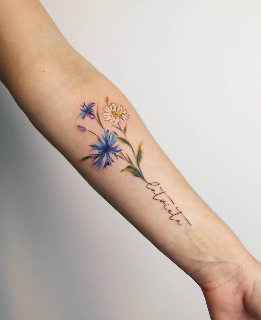 FLORAL TATTOO MEANINGS & 10 AMAZING DESIGNS TO INSPIRE YOU! 15 Daisy Flower Tattoo