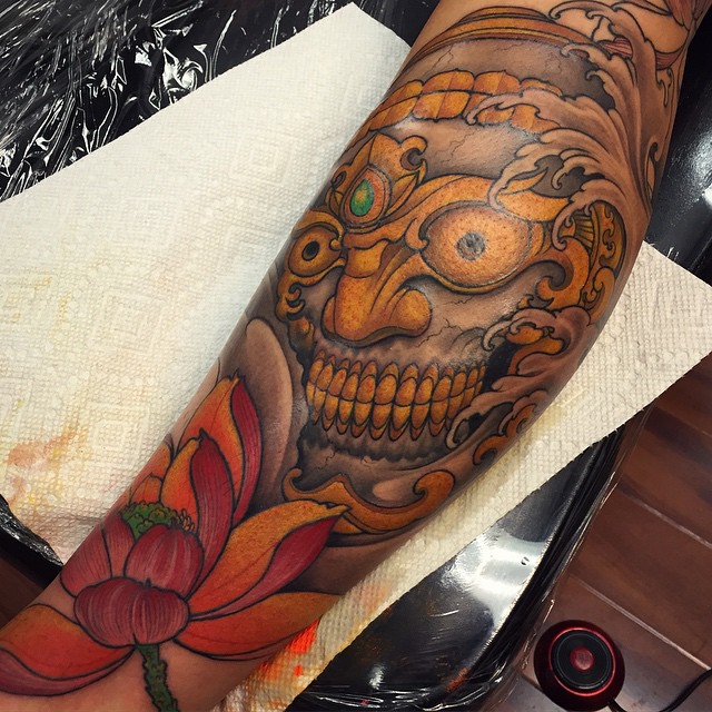 AMAZING DARUMA DOLL TATTOOS DESIGNS & MEANINGS - UPDATED FOR 2024 13 Daruma Doll and Lotus Tattoo Meaning