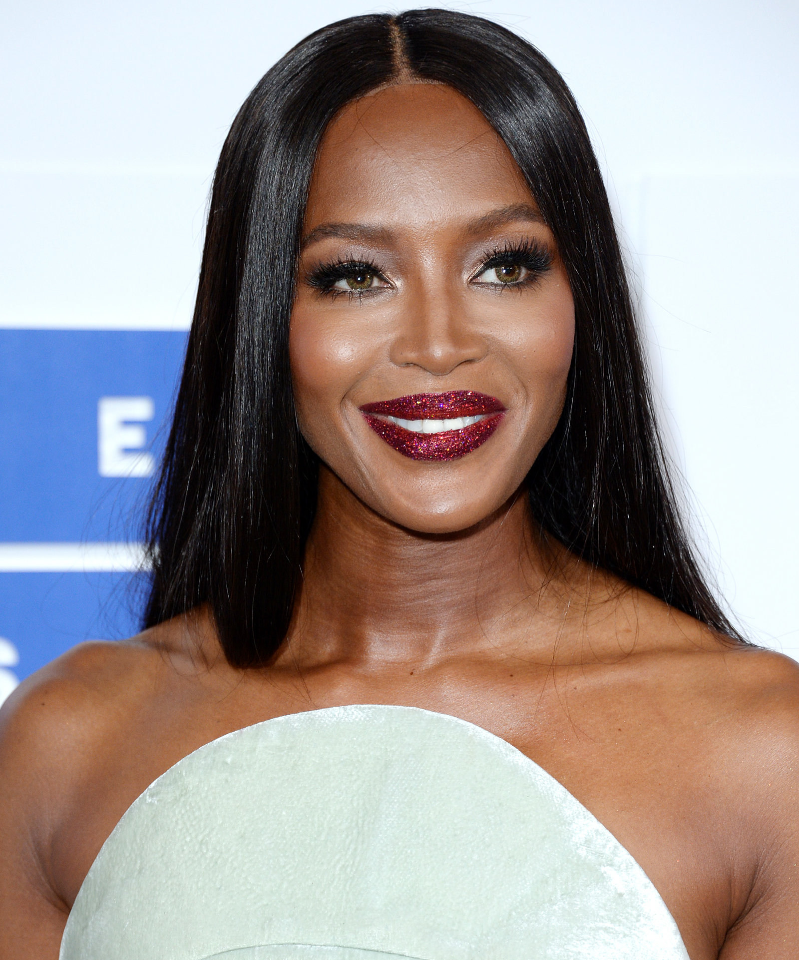 112916-lipstick-colors-10 Naomi Campbell Dark Lipstick