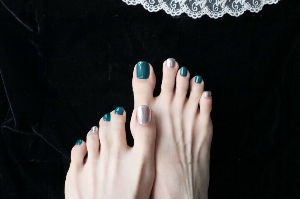 30 Winter Pedicure Color Ideas to Try in 2024 14 Festive Greens with Olive and June