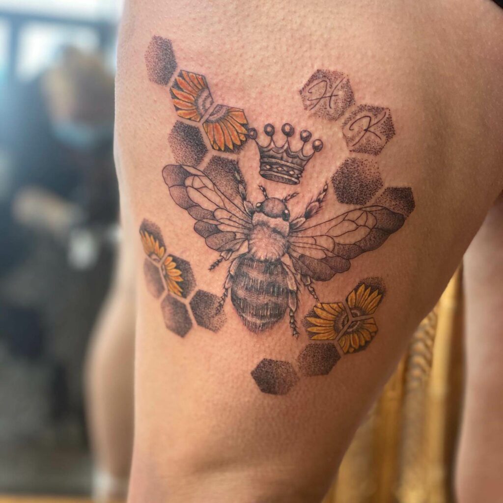 11+ Bee And Honeycomb Tattoo Ideas That Will Blow Your Mind! 13 Queen Bee And Honeycomb Tattoo
