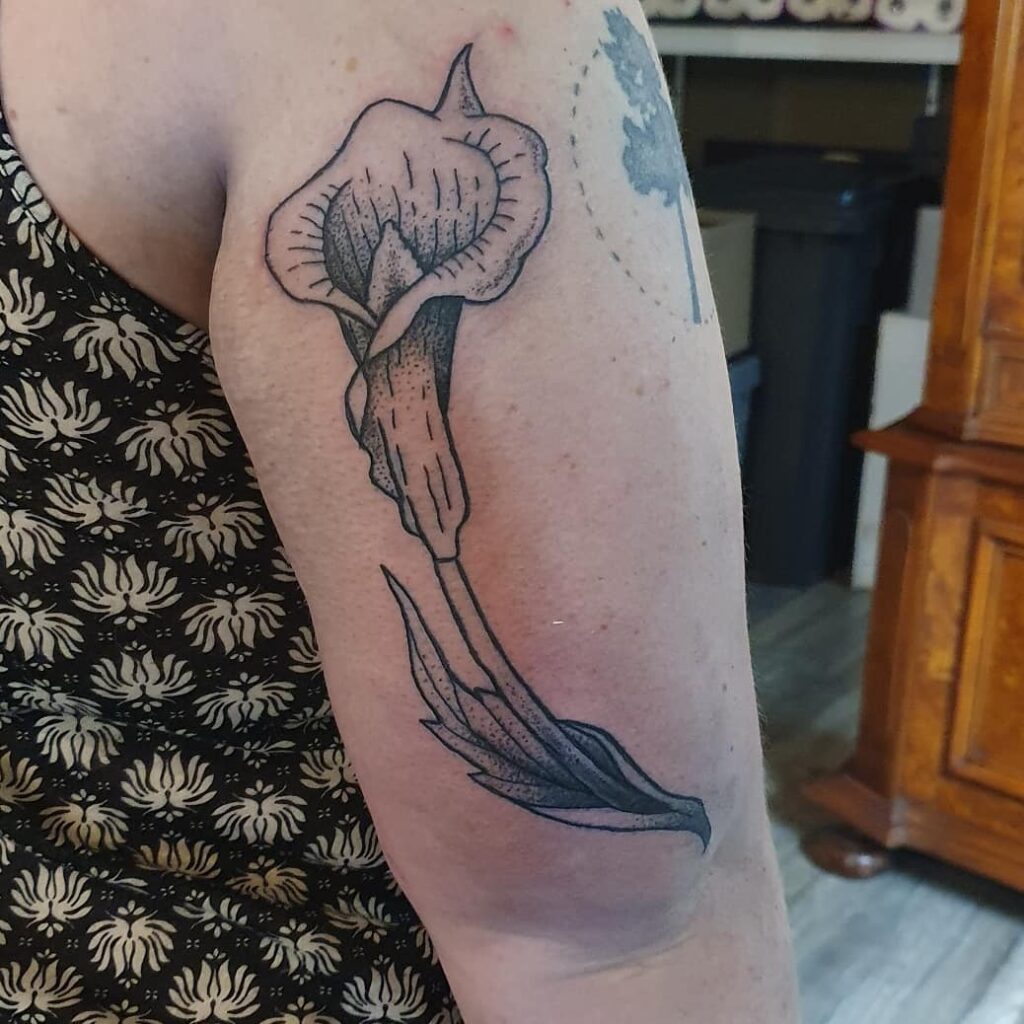 Beautiful Calla Lily Tattoo Ideas with Meanings Updated For 2024 10 Multifaceted Calla Lily Tattoo