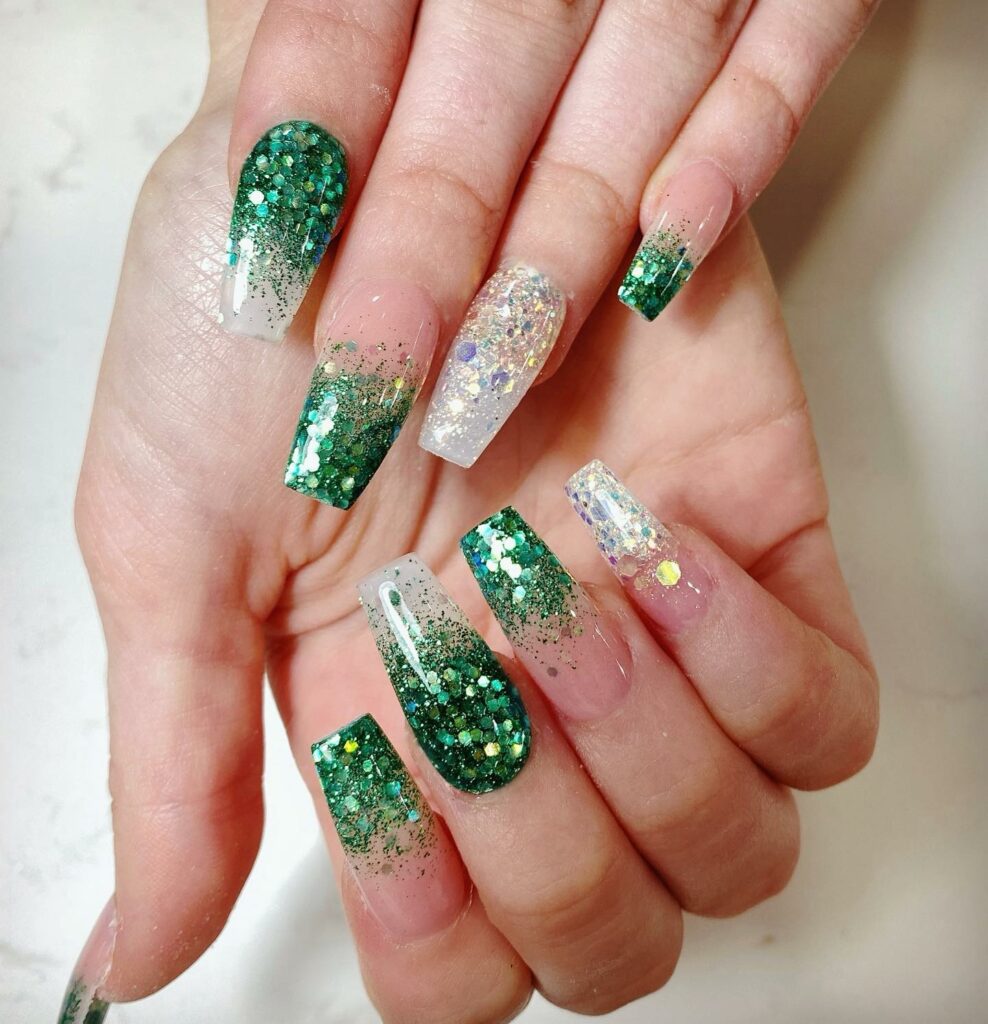 Refresh with 30 Green Ombre Nail Designs in 2024 10 Glowy Emerald Green Nail