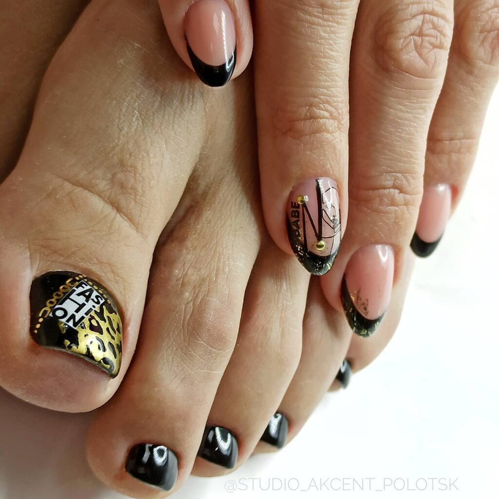 22 Latest Black And Gold Pedicure Designs To Try In 2024! 25 Fancy Lamp