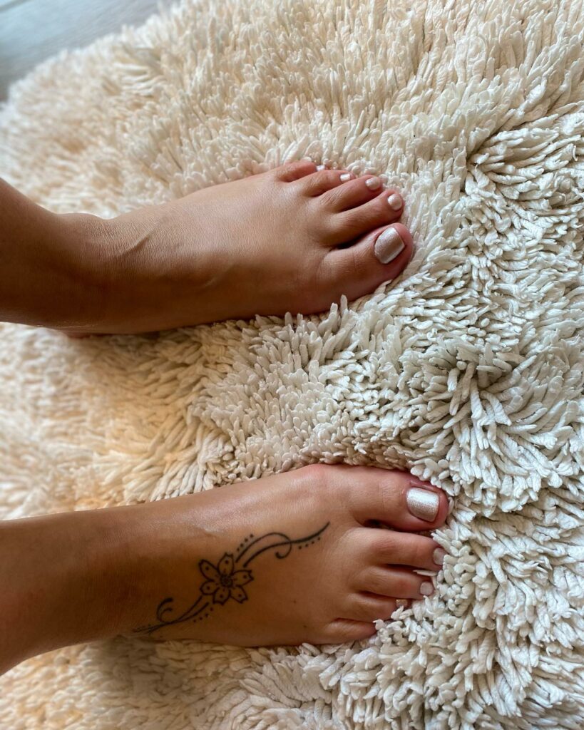 22 Fall Pedicure Color Ideas to Spice Up Your Look in 2024 26 Golden Hour