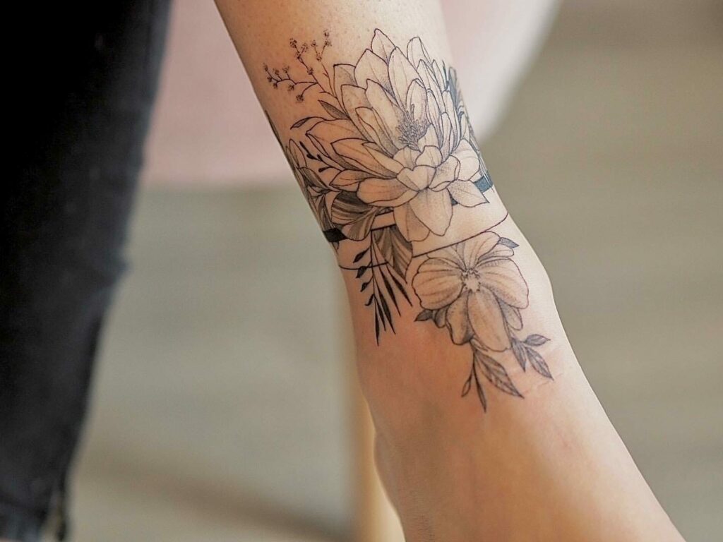 31 Latest Ankle Bracelet Tattoos To Inspire You In 2024! 24 Ankle Bracelet Tattoo