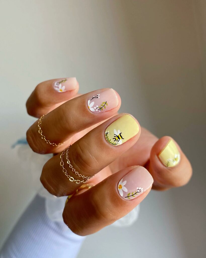 40 Latest Short Summer Nail Designs To Try In 2024! 12 Short Summer Nails With Bee Design