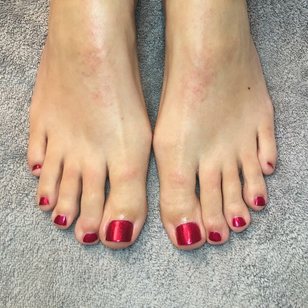 30 Festive Christmas Pedicure Ideas to Experiment with in 2024 12 Scarlet's Shimmer Wonderland