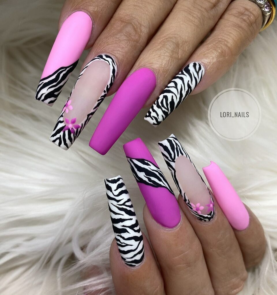 20 LATEST WILD STRIPE NAIL DESIGNS TO TRY IN 2024! 24