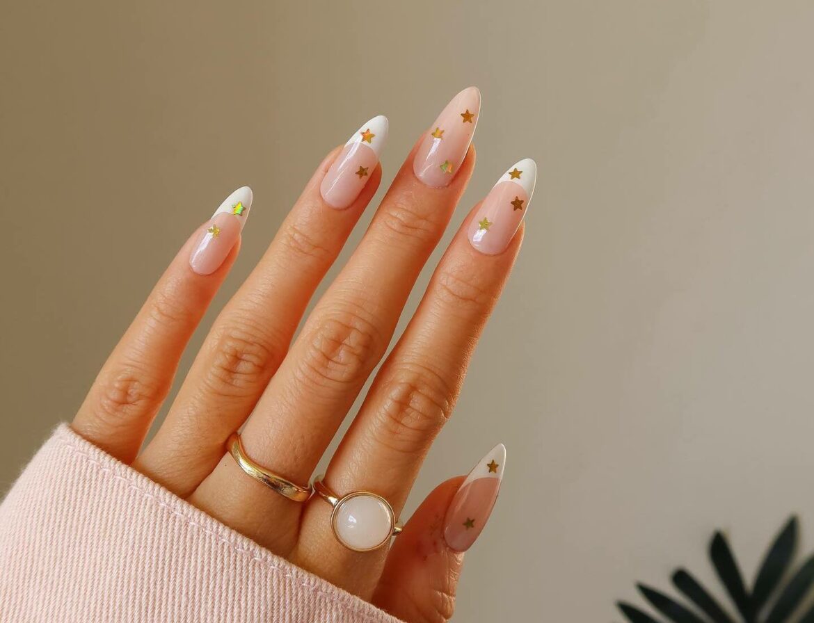 30 Latest White And Gold Nail Ideas To Try In 2024! 15