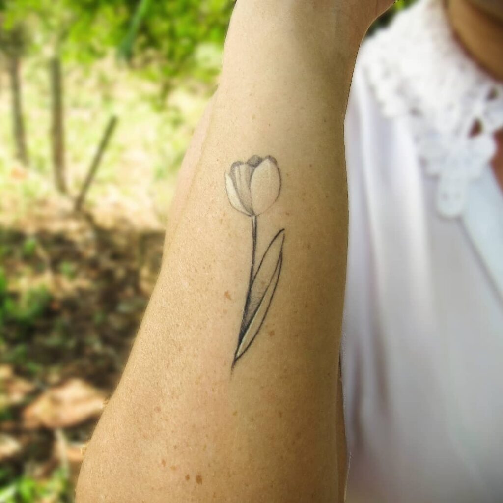AMAZING TULIP TATTOO DESIGNS + MEANINGS TO INSIRE YOU IN 2024 10 White Tulip Tattoo