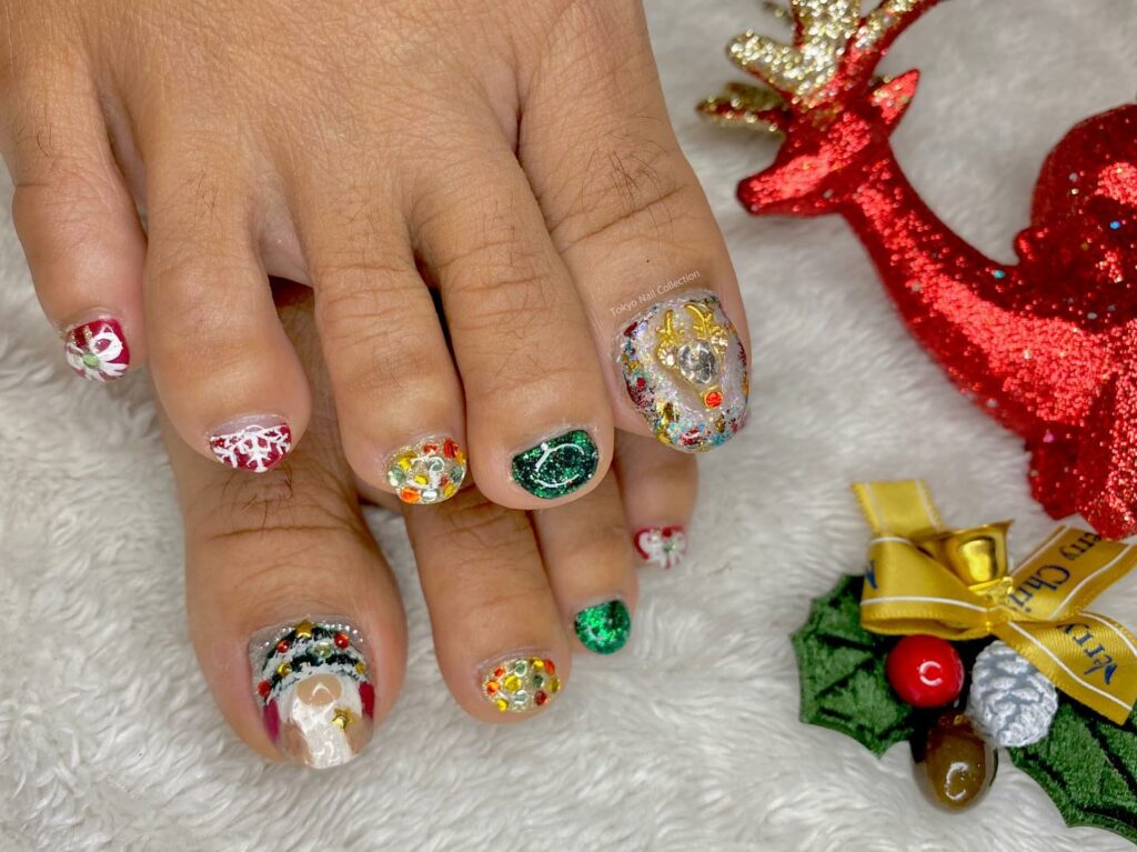 30 Festive Christmas Pedicure Ideas to Experiment with in 2024 36 Pine Tree Forest
