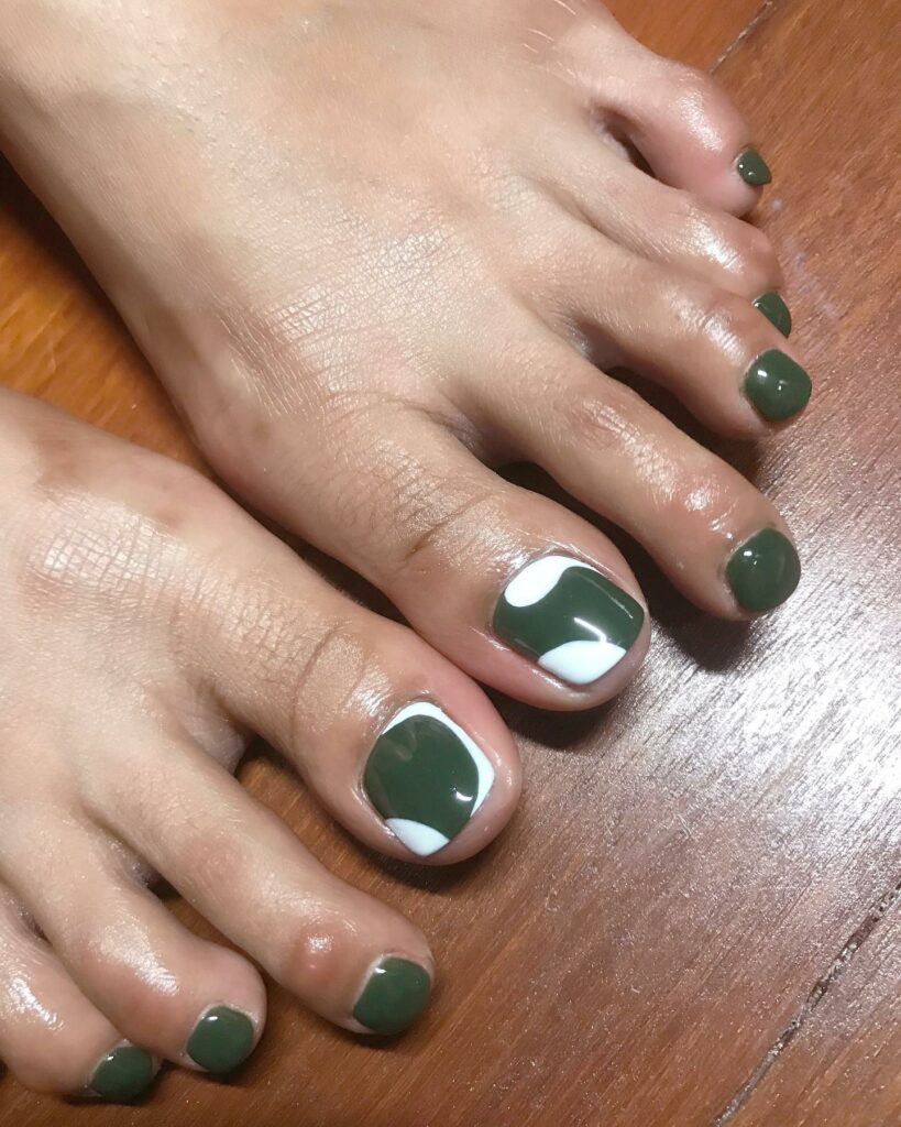 40 Latest Dark Green Pedicure Ideas To Try In 2024! 24 White and Dark Green Pedicure