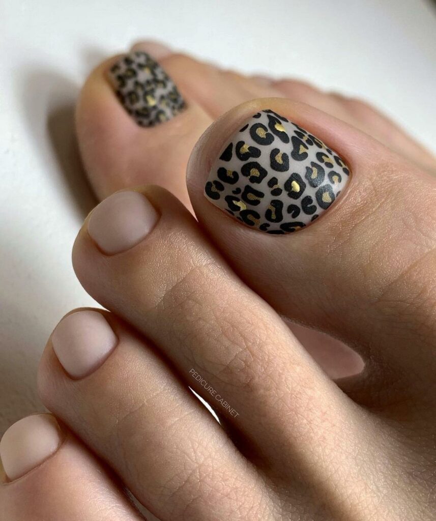 22 Latest Black Pedicure Ideas To Try In 2024! 21 Chic Animal Prints