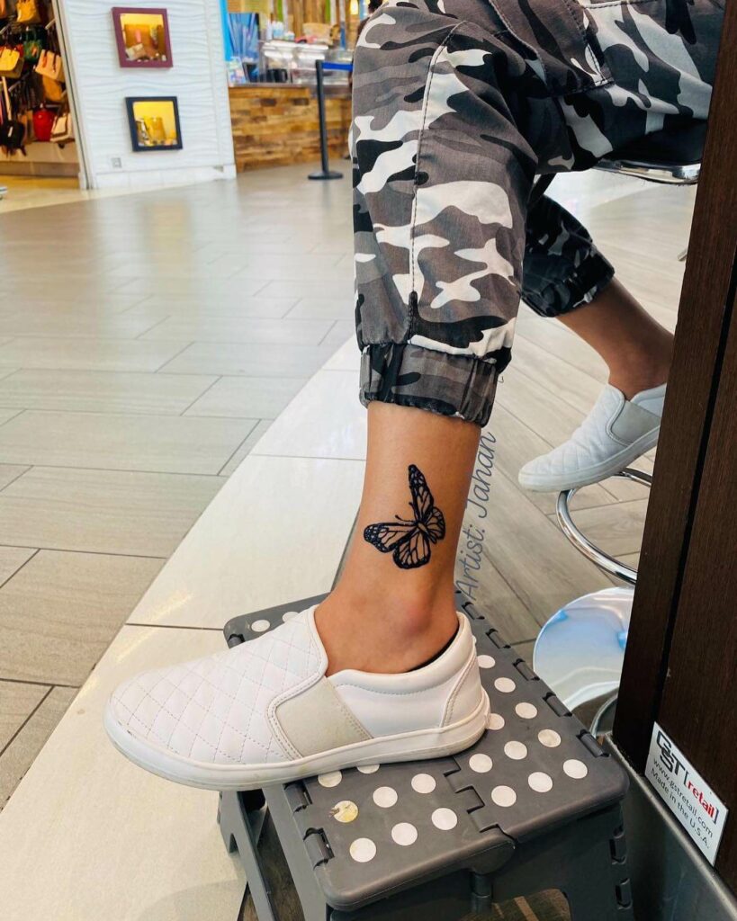 10+ Butterfly Henna tattoo Ideas That Will Blow Your Mind! 17 Butterfly Henna Tattoo On Legs