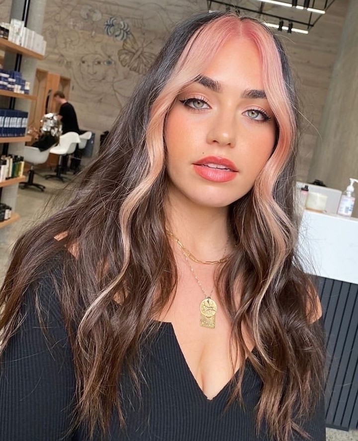45 Pink Hairstyles to Add a Pop of Color to Your Look in 2024 36 Pink Money Piece Hair