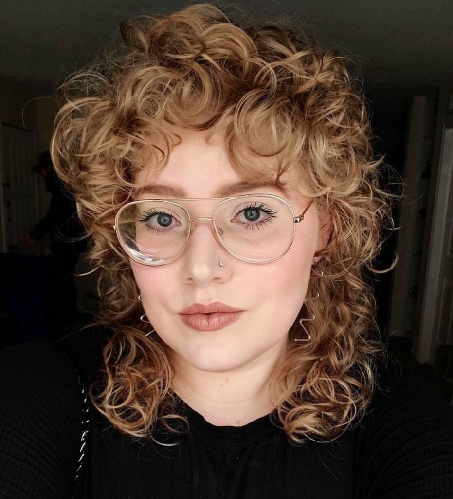 35 Modern Mullet Hairstyles to Experiment with in 2024 31 Spirals & Highlights