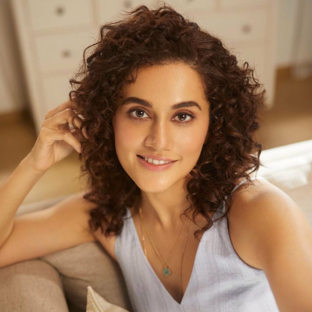25 Curly Hair Perm Ideas to Transform Your Look in 2024 32 The Messy Side-Parted Lob