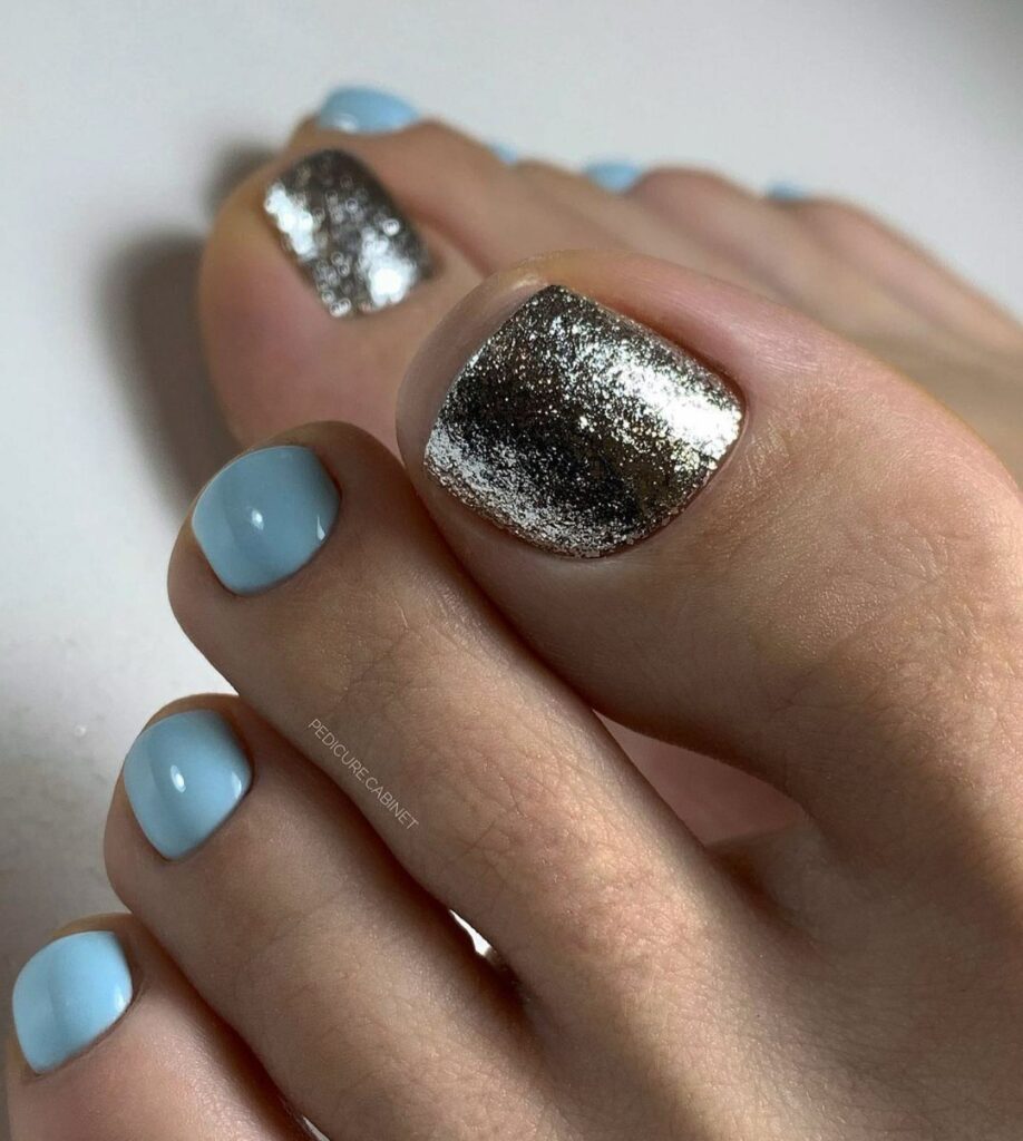30 Festive Christmas Pedicure Ideas to Experiment with in 2024 30 Golden Snowflakes
