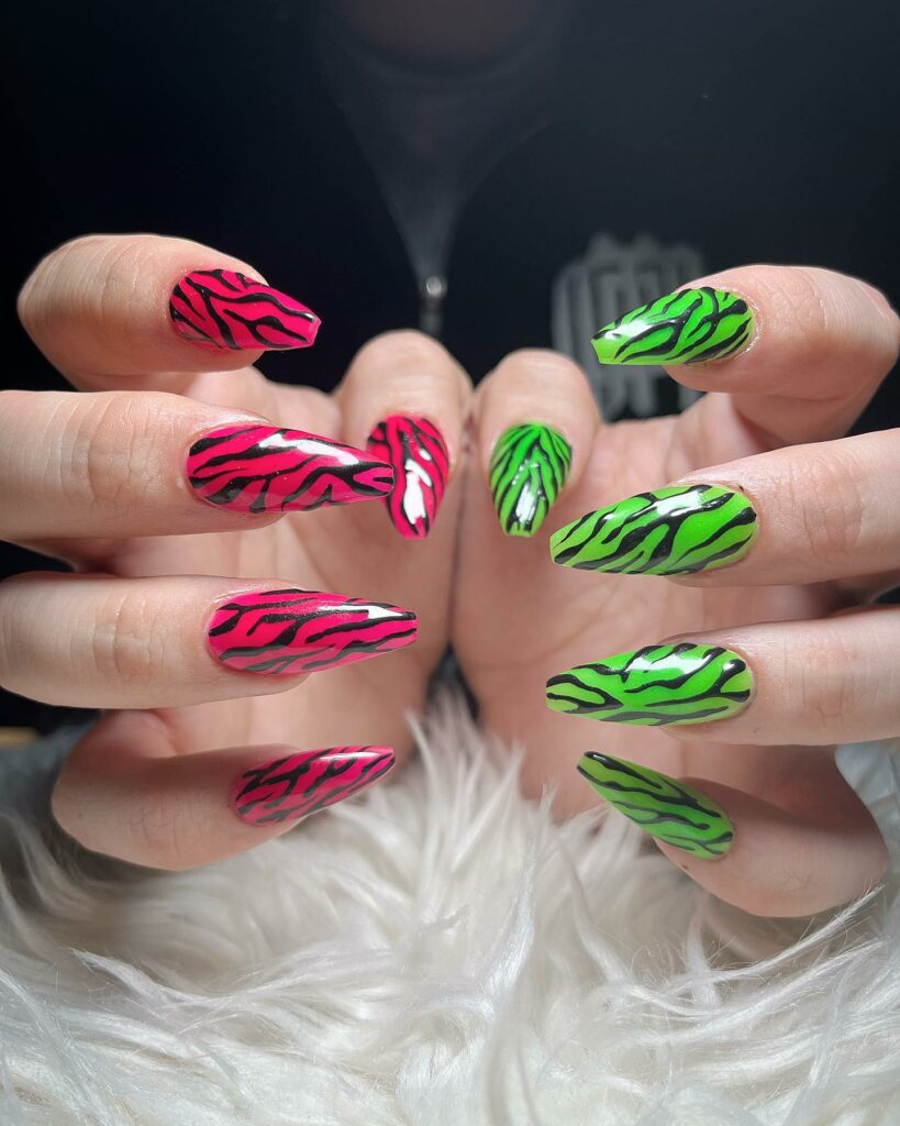 20 LATEST WILD STRIPE NAIL DESIGNS TO TRY IN 2024! 25