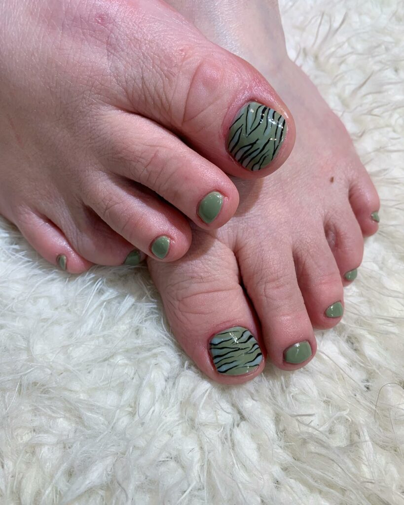 40 Latest Dark Green Pedicure Ideas To Try In 2024! 12 Zebra Inspired Dark Green Pedicure