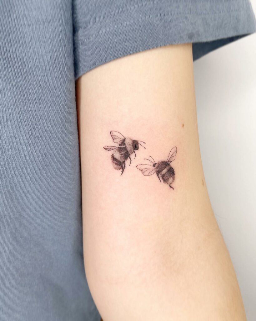 10 AMAZING BEE TATTOO IDEAS + MEANINGS - NEW FOR 2024 16 Bumblebee Tattoo