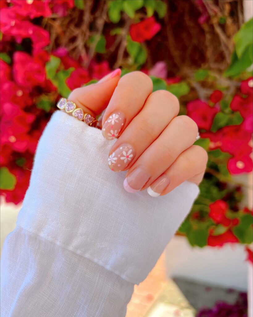 20 Latest Short Spring Nail Designs To Try In 2024! 29 Simple Short Spring Nails With Daisy Design