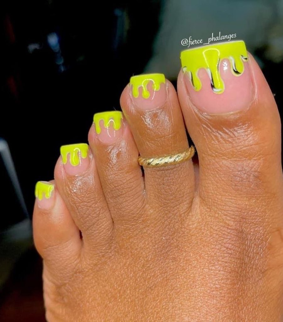 35 Neon Pedicure Ideas to Make a Bold Statement in 2024 36 Neon Splatter