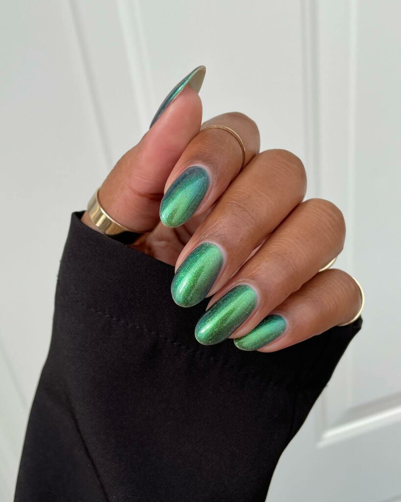 30 Latest Green Chrome Nail Ideas To Try in 2024! 37 Green Chrome Round Nails