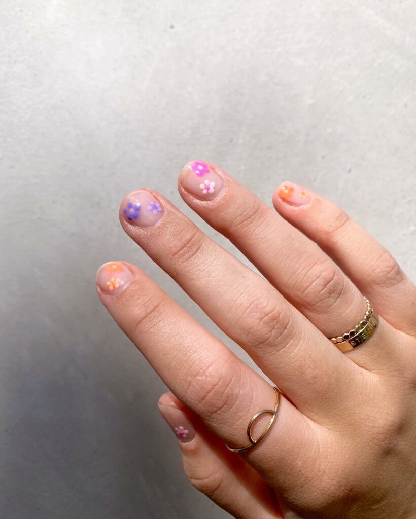 20 Latest Short Spring Nail Designs To Try In 2024! 26 Short Spring Nails With Daisies Design