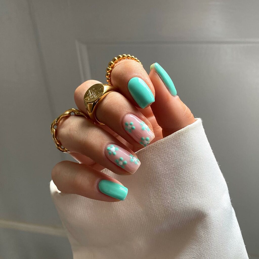 20 Latest Tiffany Blue Nail Ideas To Try In 2024! 22 Tiffany Blue Short Square Nails With Daisy Flower