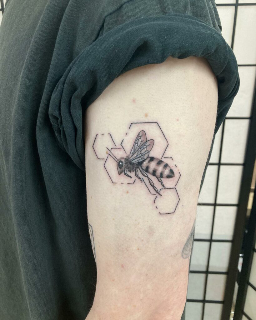 10 AMAZING BEE TATTOO IDEAS + MEANINGS - NEW FOR 2024 15 Manchester Bee Tattoo