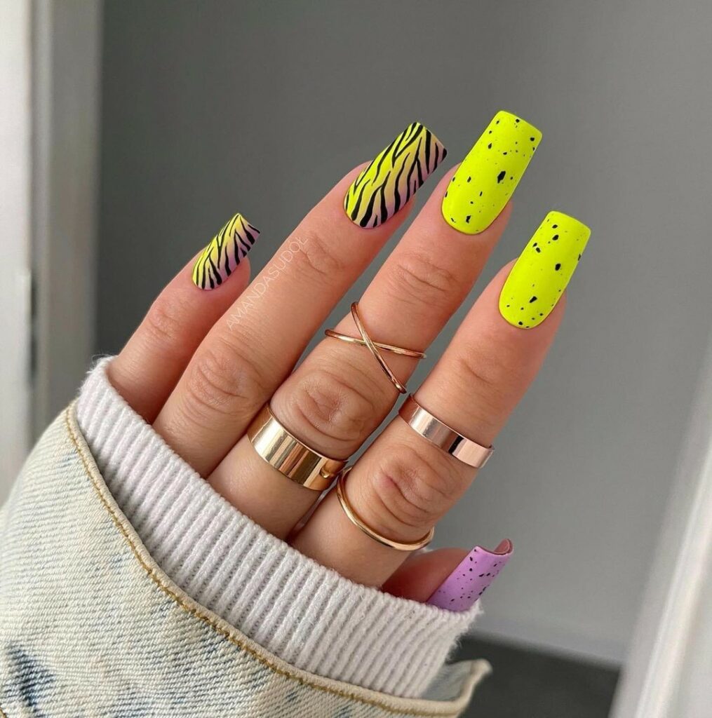 20 LATEST WILD STRIPE NAIL DESIGNS TO TRY IN 2024! 14