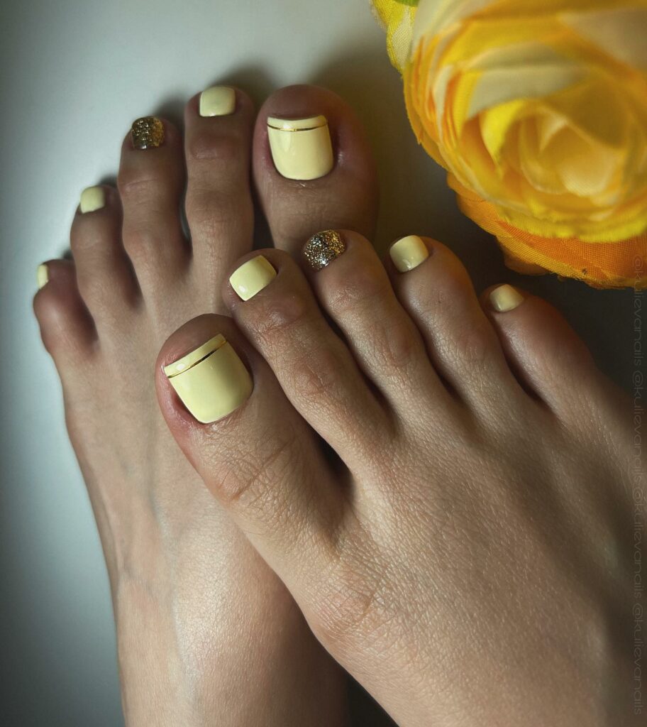 30 Yellow Pedicure Ideas to Brighten Up Your Look in 2024 21 Pastel Yellow With Gold Line