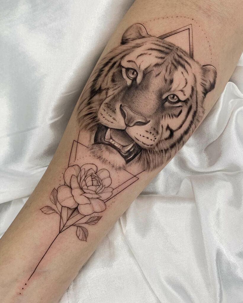 10+ Women's Feminine Tiger Tattoo Ideas That Will Blow Your Mind! 10 Women's Feminine Tiger Tattoo