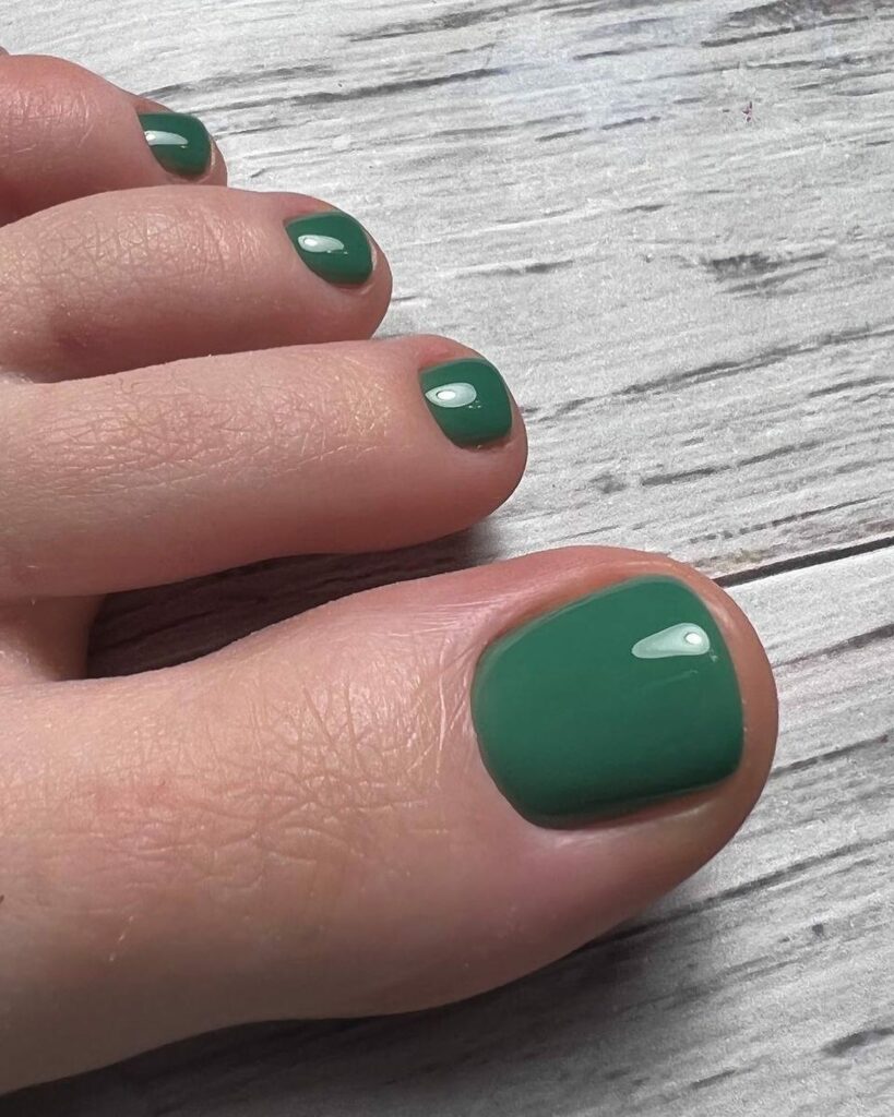 40 Latest Dark Green Pedicure Ideas To Try In 2024! 33 Dark Green Pedicure