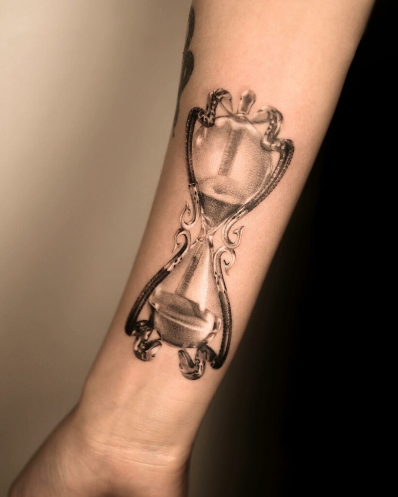 10 AMAZING HOURGLASS TATTOOS & THEIR MEANINGS - UPDATED FOR 2024 11 Hourglass Tattoo