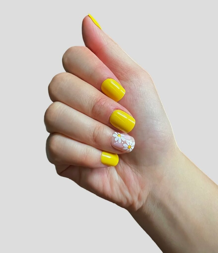 25 Latest Accent Nail Designs To Try In 2024! 28 Yellow Accent Nails With Daisy Flowers