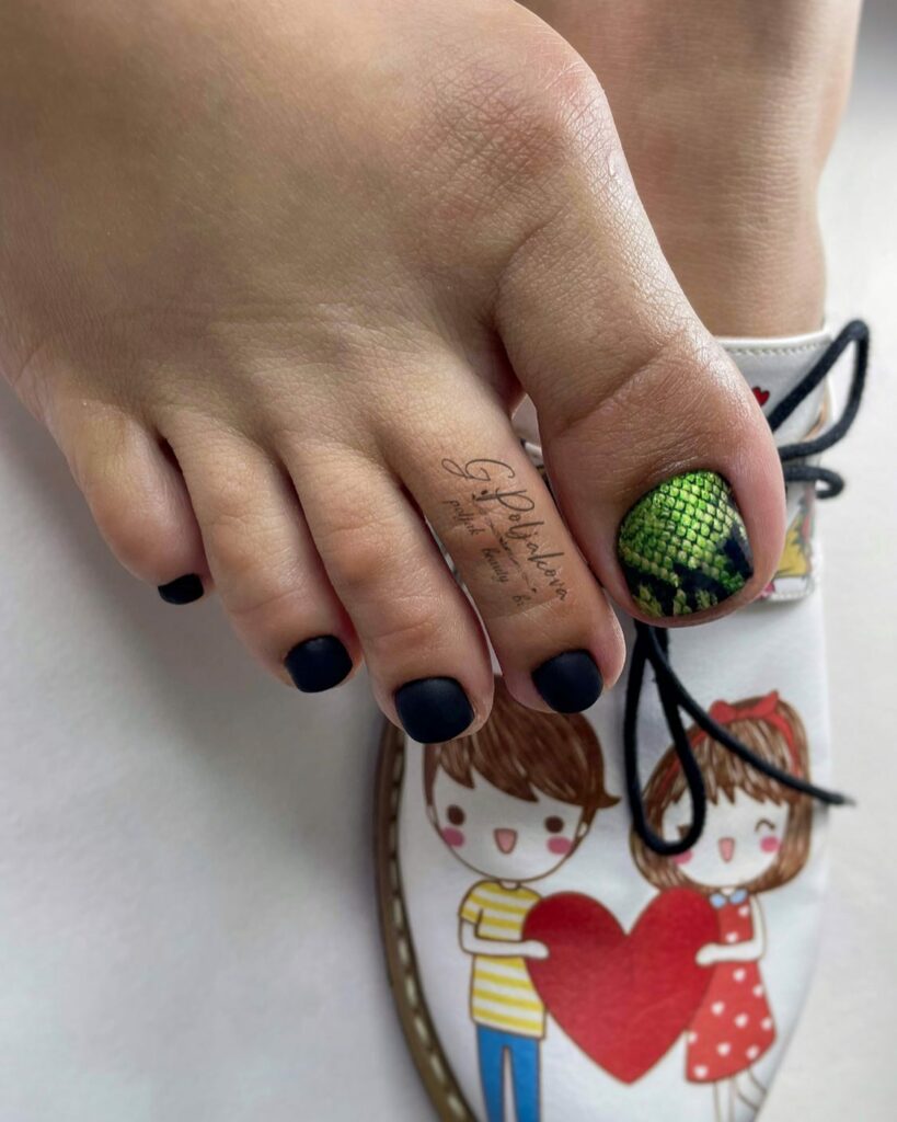 40 Latest Dark Green Pedicure Ideas To Try In 2024! 19 Bold Dark Green Pedicure