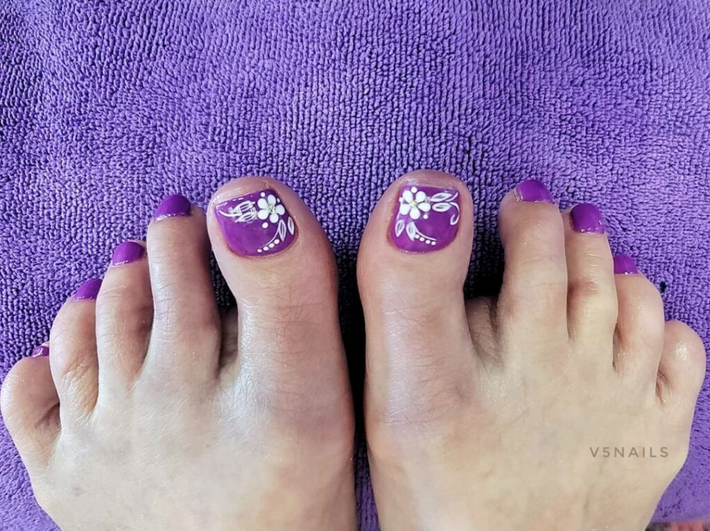 25 Light Purple Pedicure Ideas to Try in 2024 11 White and Purple