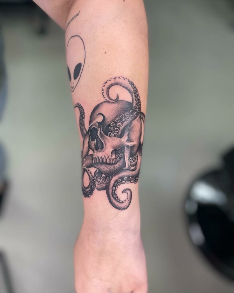 OCTOPUS TATTOOS - WHAT DO THEY REALLY MEAN? 12 AMAZING DESIGNS TO INSPIRE YOU 15 Skull Octopus Tattoo Meanings