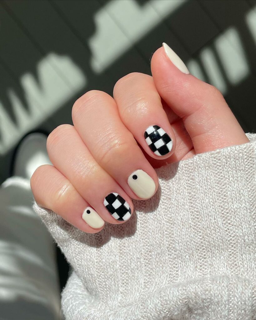20 Latest Checkered Nail Designs To Try In 2024! 25 Black And White Checkered Short Nails