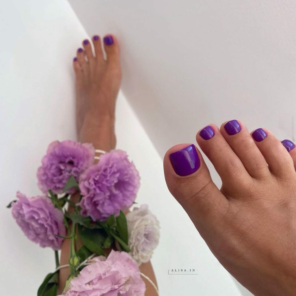 30 Winter Pedicure Color Ideas to Try in 2024 22 A Splash of Purple with Emilie Heathe