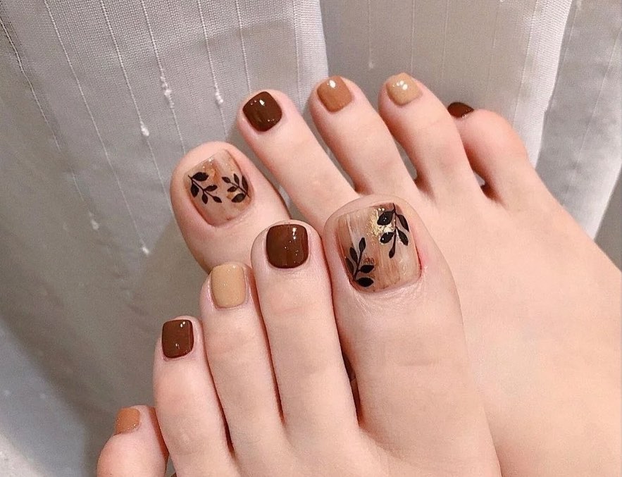 20 Latest Brown Pedicure Designs To Try In 2024! 12 Brown Pedicure With Floral Design