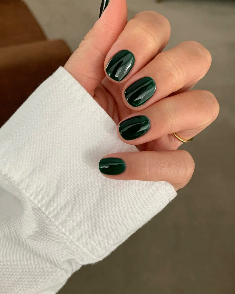 Celebrate with 40 Christmas Statement Nail Designs in 2024 40 Green Christmas Statement Short Nails