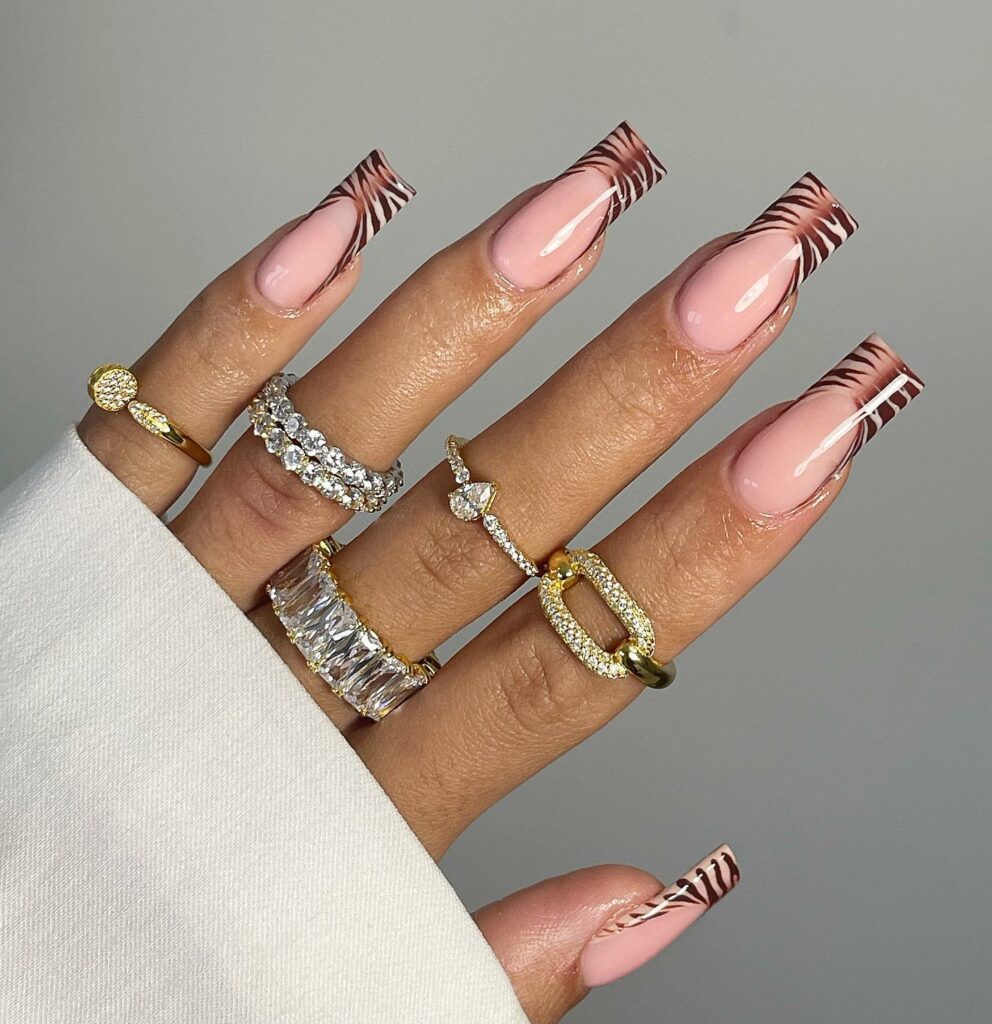 20 LATEST WILD STRIPE NAIL DESIGNS TO TRY IN 2024! 19