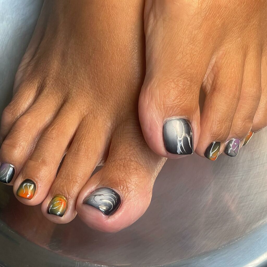 22 Latest Black And Gold Pedicure Designs To Try In 2024! 30 Ombré Gold