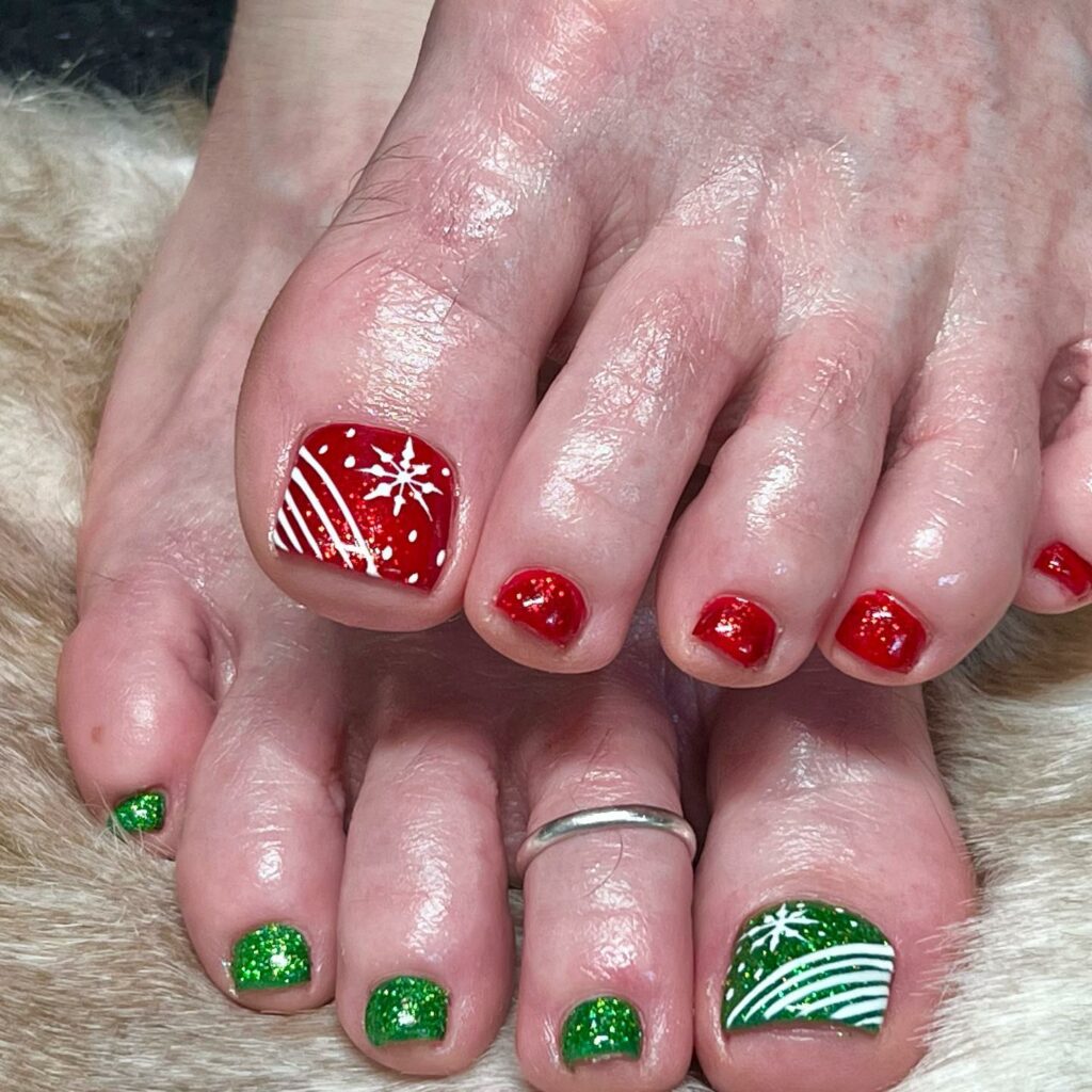 30 Festive Christmas Pedicure Ideas to Experiment with in 2024 21 Half and Half Festive Fusion