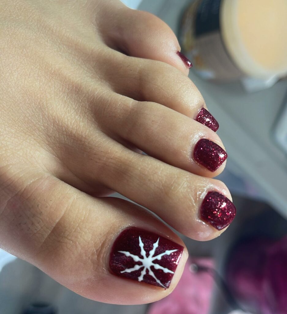 30 Festive Christmas Pedicure Ideas to Experiment with in 2024 13 Love-Lit Lanterns